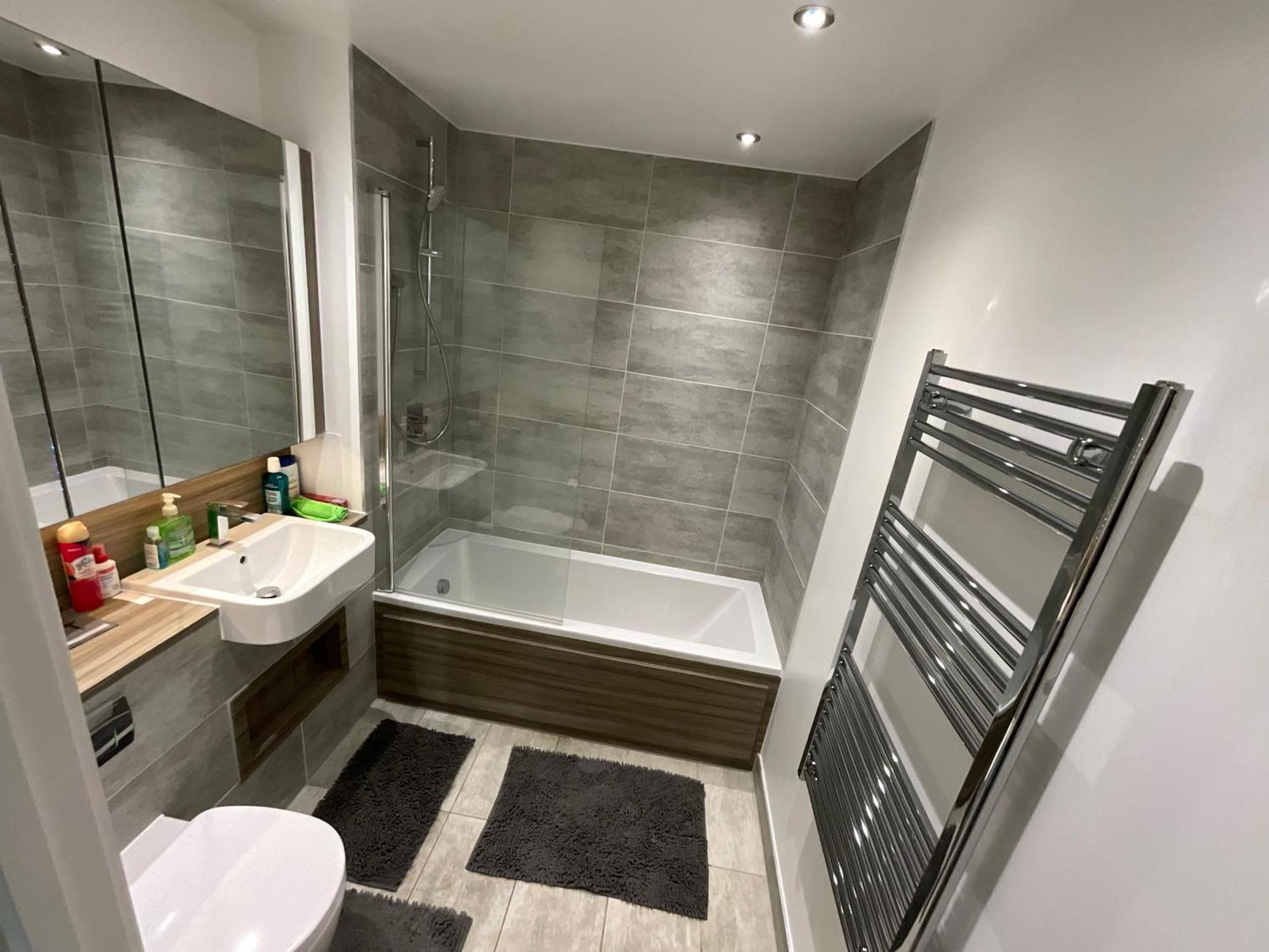 Deluxe Double Bed In Shared Apt Near Canary Wharf, City Airport & O2 Arena With Thames View London Eksteriør billede