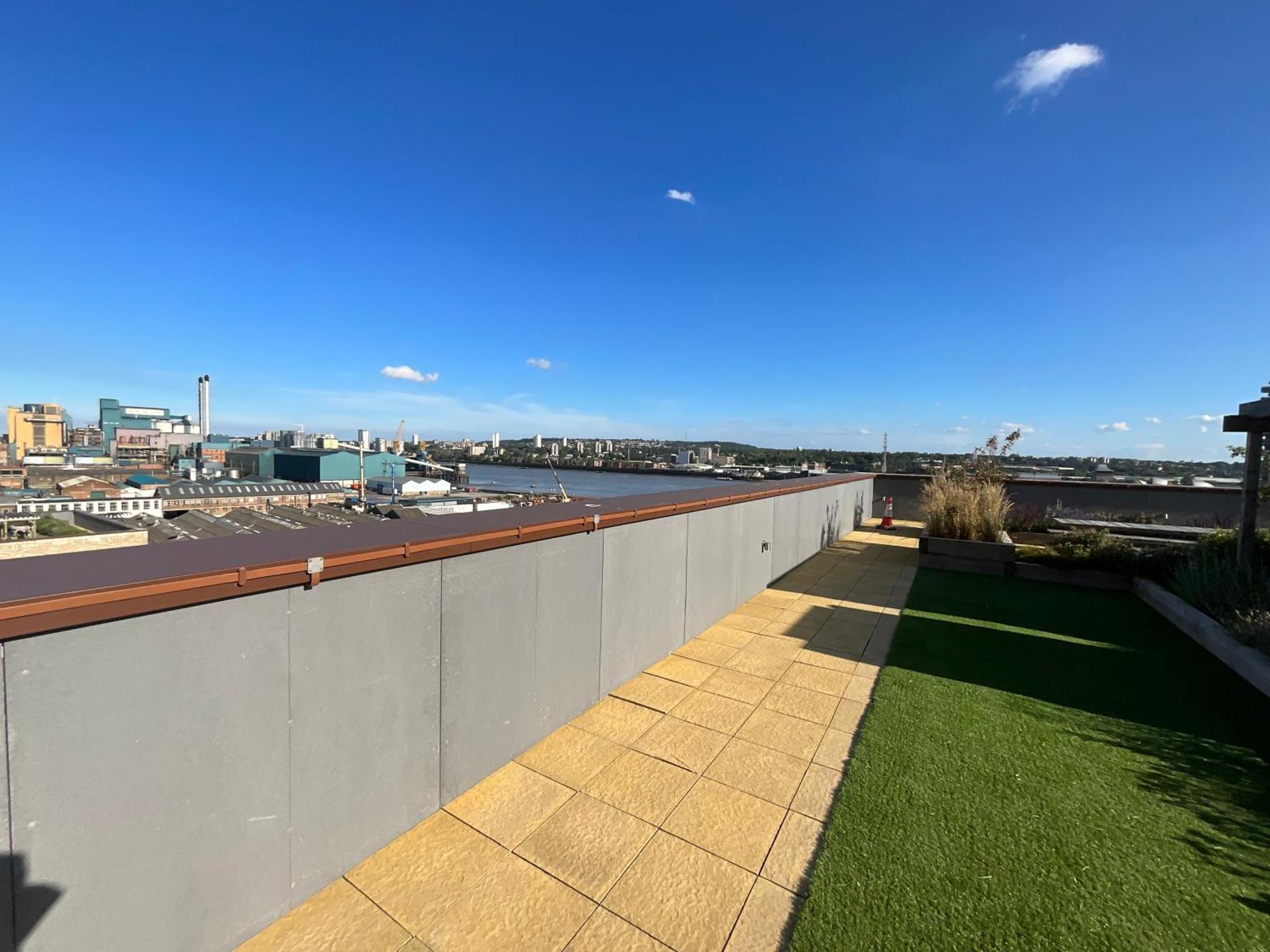 Deluxe Double Bed In Shared Apt Near Canary Wharf, City Airport & O2 Arena With Thames View London Eksteriør billede