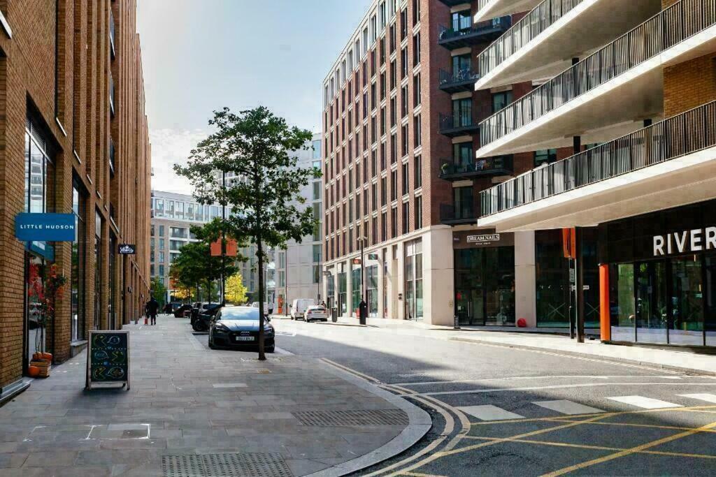 Deluxe Double Bed In Shared Apt Near Canary Wharf, City Airport & O2 Arena With Thames View London Eksteriør billede
