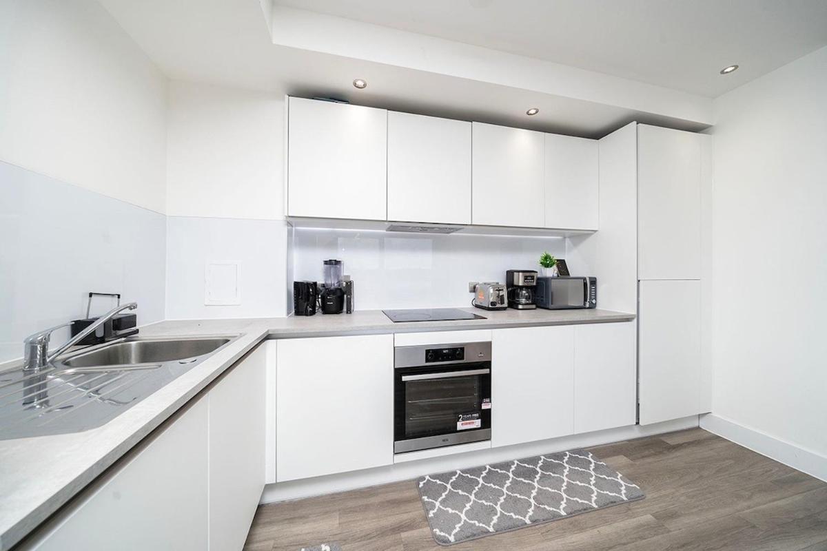 Deluxe Double Bed In Shared Apt Near Canary Wharf, City Airport & O2 Arena With Thames View London Eksteriør billede