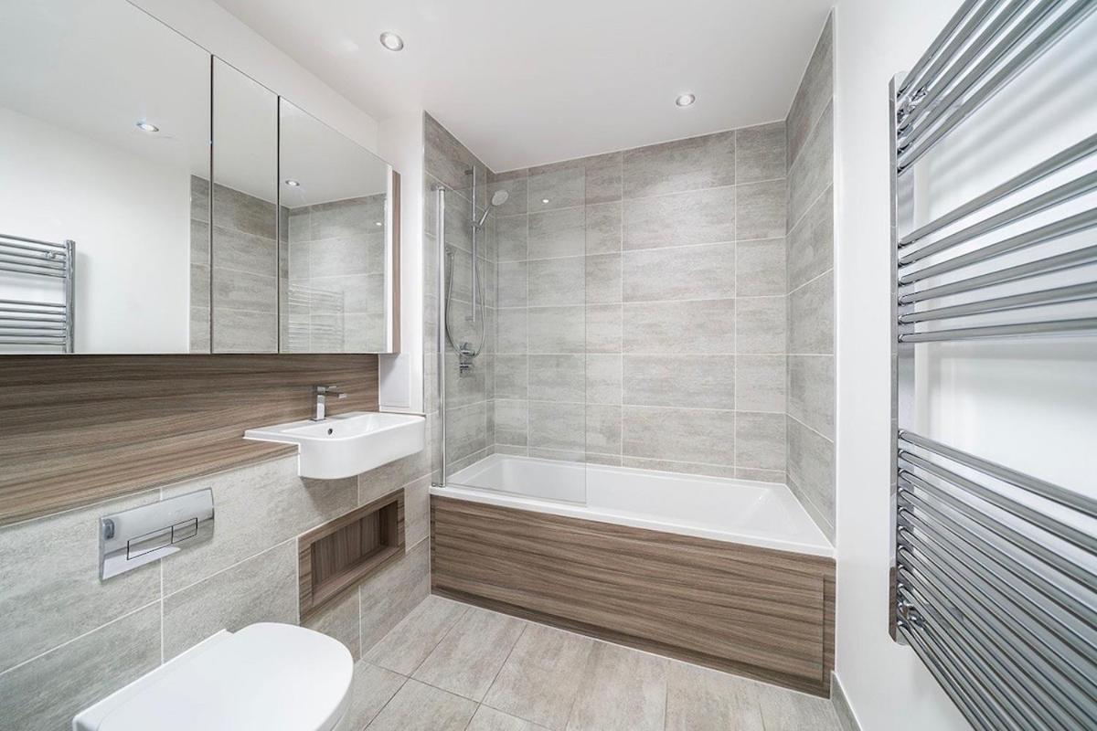 Deluxe Double Bed In Shared Apt Near Canary Wharf, City Airport & O2 Arena With Thames View London Eksteriør billede