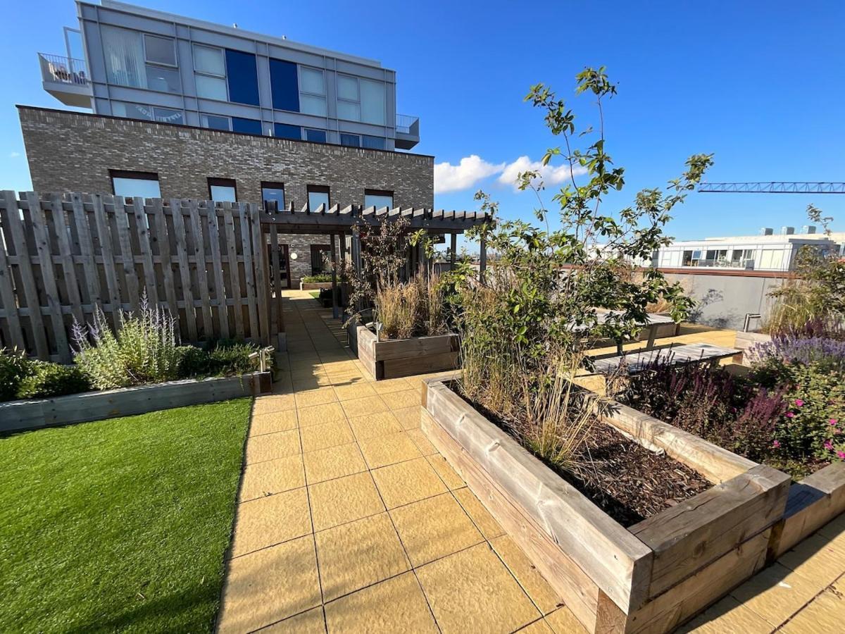 Deluxe Double Bed In Shared Apt Near Canary Wharf, City Airport & O2 Arena With Thames View London Eksteriør billede
